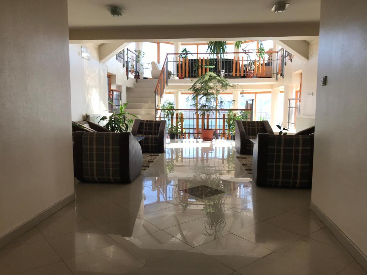 Zormaris-M Hotel Враня Екстериор снимка