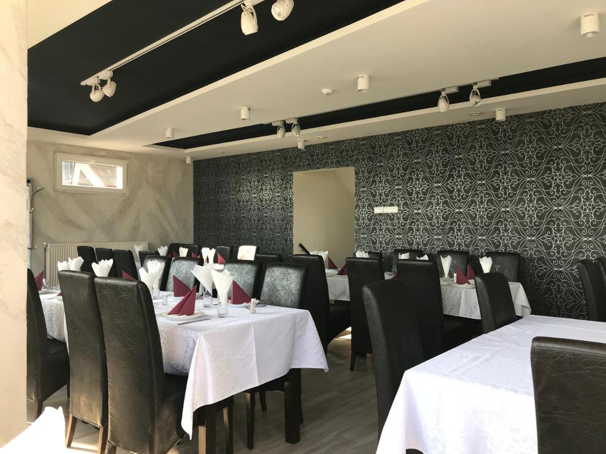 Zormaris-M Hotel Враня Екстериор снимка